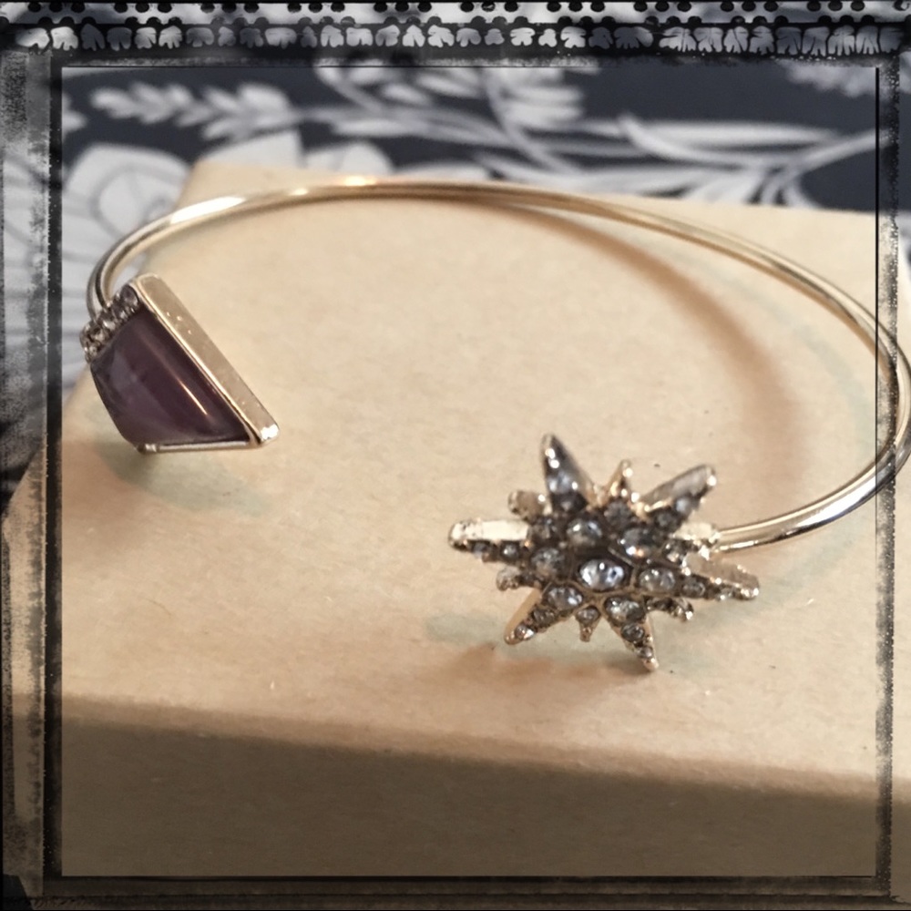 *NWT* Gold-tone Bangle Bracelet w/ Purple&🌟